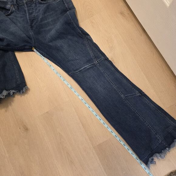 Free People Medium Wash Raw Hem Structured Stretch Flare Casual Jeans Size 31 - Picture 7 of 8